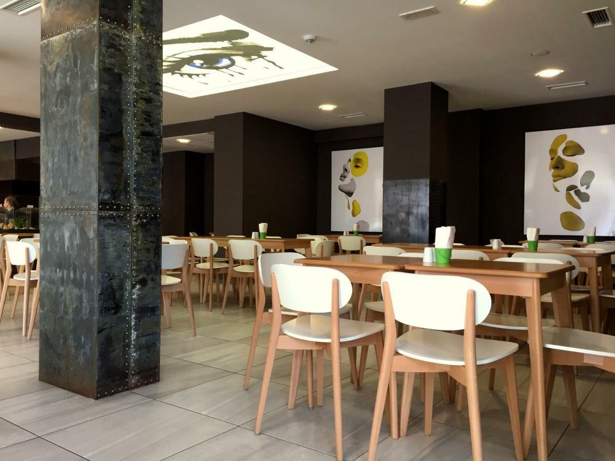 Hotel Gladiola โกลเดน แซนส์ ภายนอก รูปภาพ